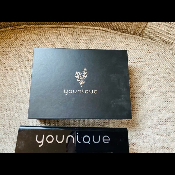 Younique Presenter Pins Awards and Shadowbox Bundle - Picture 4 of 6
